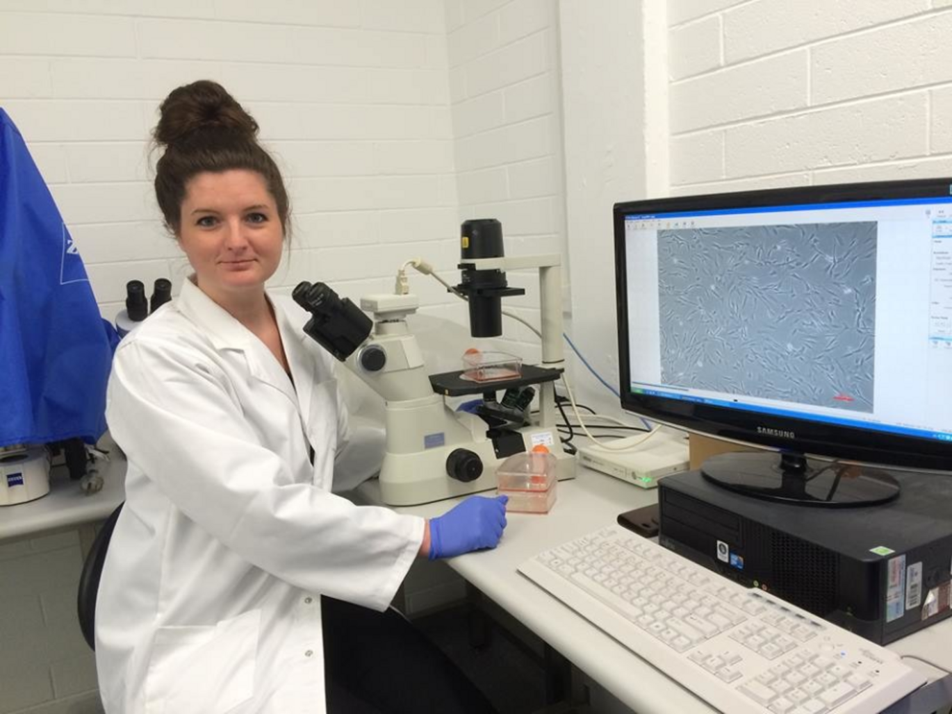 Julie Strand har gennemført en stor del af sin forskning i bevarelse af dyrearter ved cellelaboratoriet ved Institut for Husdyrvidenskab ved AU. Privatfoto.